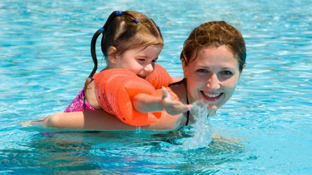 benefits of bathing child in summer